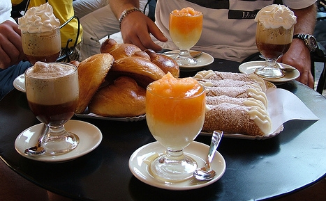 Cannoli e granita con vista Etna