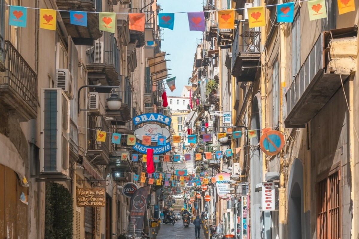 Quartieri Spagnoli colorati Napoli